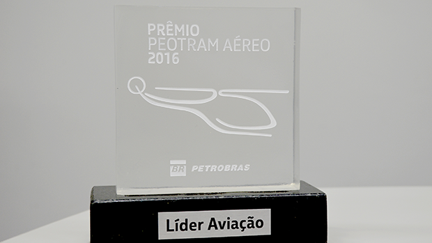 Líder Aviação recebe prêmio Peotram